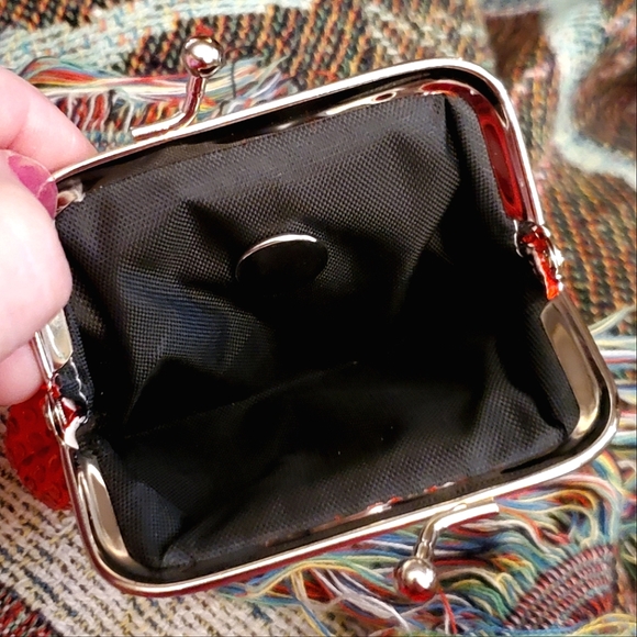 Red sequin snap change purse. 👛 - Picture 4 of 4